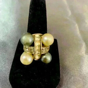 Vintage silver tone w/blue & pearl colored & rhinestone accents clip-on ring